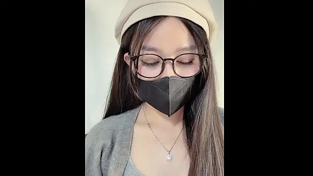 Snapshot of MiCandy-Lovee chatting on 19, 11, 2025 MiCandy-Lovee online show from 19, 11, 2025