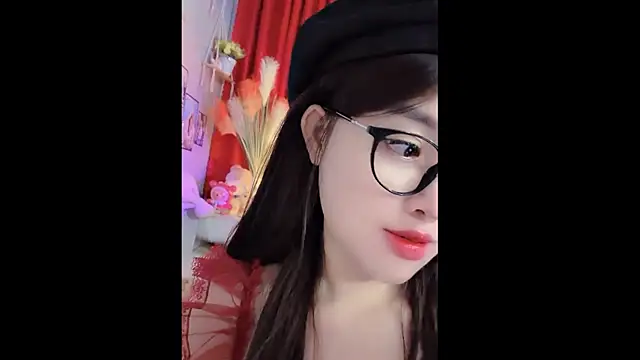 Snapshot of MiCandy-Lovee chatting on 20, 12, 2025 MiCandy-Lovee online show from 20, 12, 2025