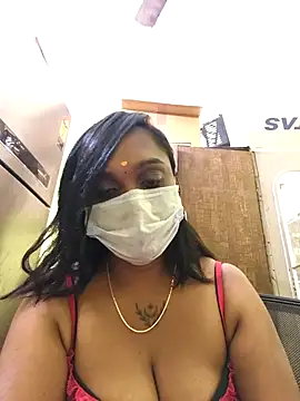 Snapshot of Dharshini98 chatting on 14, 12, 2025 Dharshini98 online show from 14, 12, 2025