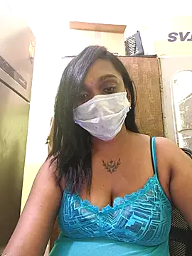 Snapshot of Dharshini98 chatting on 15, 12, 2025 Dharshini98 online show from 15, 12, 2025