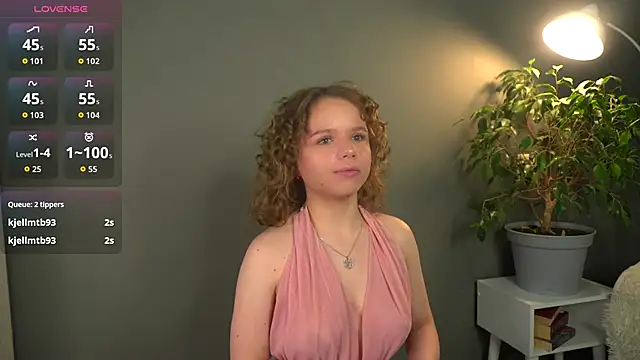 Snapshot of my_monique chatting on 5, 12, 2025 my monique online show from 5, 12, 2025