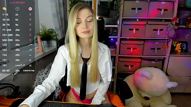 blondie lina online show from 13, 11, 2025