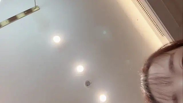 Snapshot of Butterbear chatting on 14, 12, 2025 Butterbear online show from 14, 12, 2025