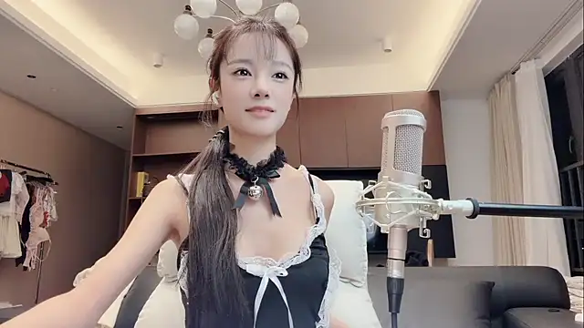 Snapshot of Butterbear chatting on 15, 12, 2025 Butterbear online show from 15, 12, 2025