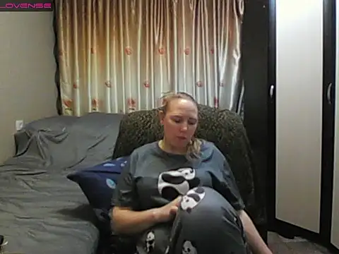 Snapshot of JenniDeep chatting on 21, 4, 2026 JenniDeep online show from 21, 4, 2026