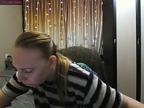 Snapshot of JenniDeep chatting on 22, 4, 2026 JenniDeep online show from 22, 4, 2026