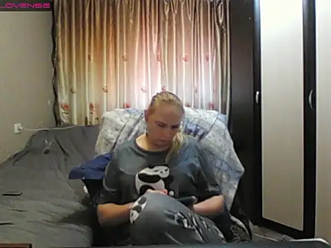 Snapshot of JenniDeep chatting on 28, 4, 2026 JenniDeep online show from 28, 4, 2026