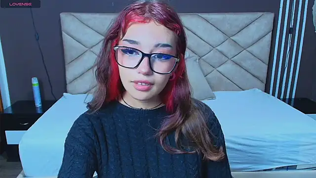 Laracooper  online show from 17, 11, 2025