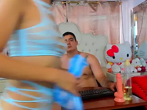 Snapshot of EmmaANDthomaz chatting on 18, 12, 2025 EmmaANDthomaz online show from 18, 12, 2025