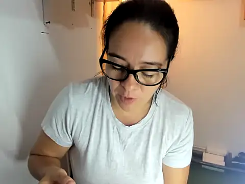 Snapshot of caroline_47 chatting on 5, 12, 2025 caroline 47 online show from 5, 12, 2025