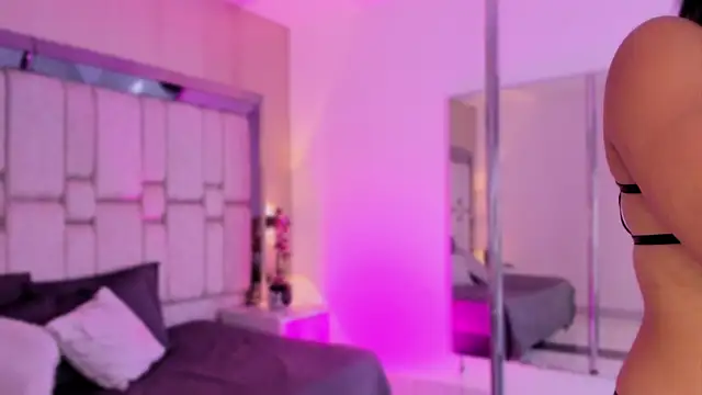 SnakeMuse online show from 4, 12, 2025