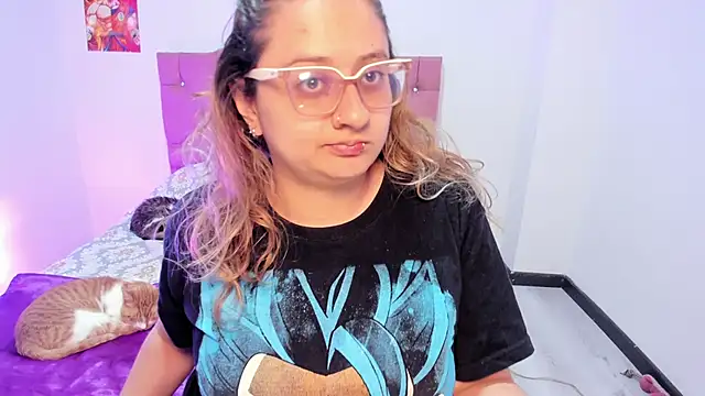 Snapshot of AnnieAtHome chatting on 20, 11, 2025 AnnieAtHome online show from 20, 11, 2025