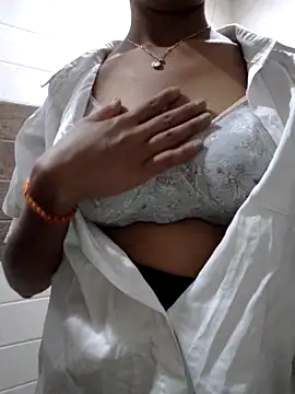 Snapshot of sexy_lelina chatting on 21, 11, 2025 sexy lelina online show from 21, 11, 2025