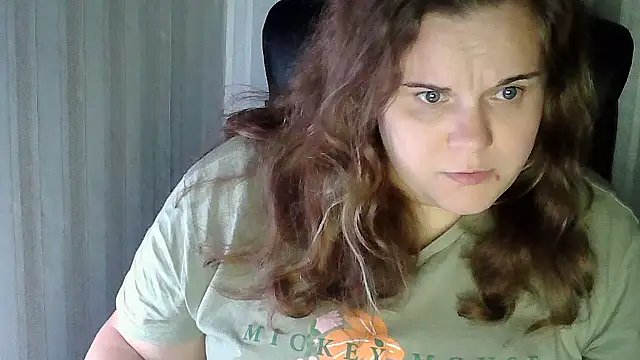 Snapshot of HollyXXEva chatting on 24, 11, 2025 HollyXXEva online show from 24, 11, 2025