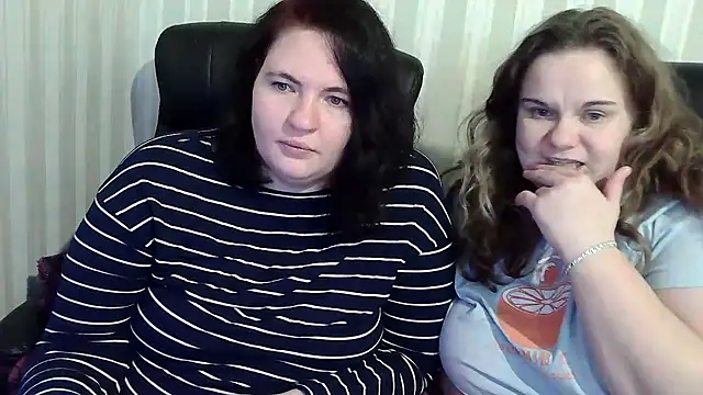 Snapshot of HollyXXEva chatting on 25, 11, 2025 HollyXXEva online show from 25, 11, 2025