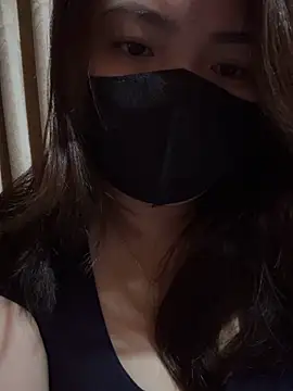 Snapshot of Thythy68 chatting on 21, 11, 2025 Thythy68 online show from 21, 11, 2025