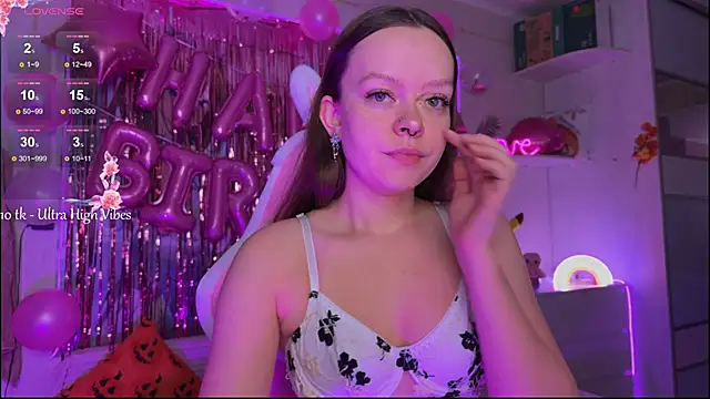 Snapshot of CheekySashaCharm chatting on 14, 12, 2025 CheekySashaCharm online show from 14, 12, 2025