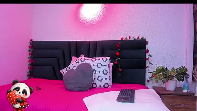 VictoriaRouge  online show from 15, 2, 2026