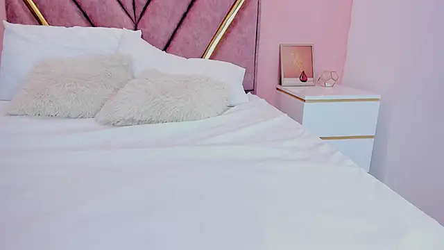 roxyflame  online show from 19, 12, 2025