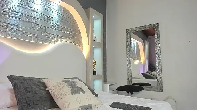 Valentino moretti online show from 8, 1, 2026