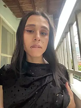 Isabella Hillss online show from 18, 11, 2025