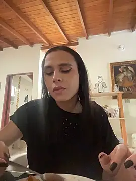 Isabella Hillss online show from 1, 12, 2025