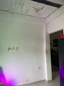 Isabella Hillss online show from 1, 2, 2026