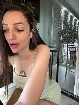 Snapshot of BelleRune chatting on 8, 3, 2025 BelleRune online show from 8, 3, 2025