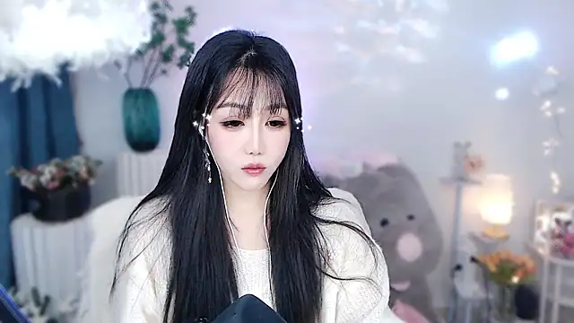 Snapshot of Laura_520 chatting on 29, 11, 2025 Laura 520 online show from 29, 11, 2025