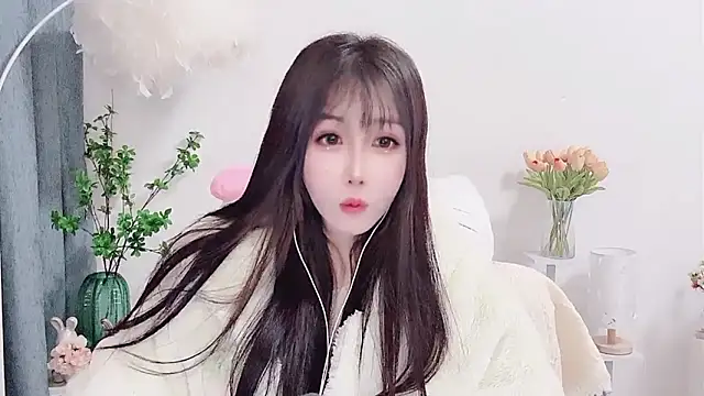 Snapshot of Laura_520 chatting on 16, 12, 2025 Laura 520 online show from 16, 12, 2025