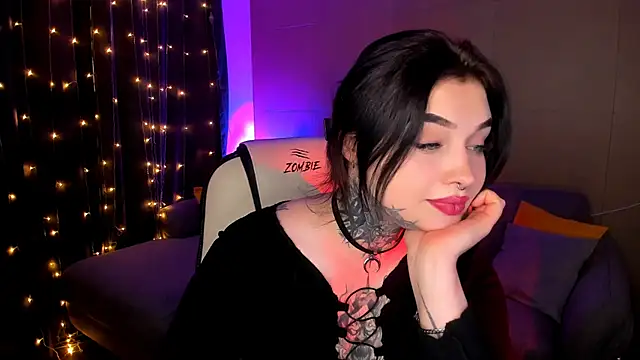 EmilyWoods  online show from 20, 11, 2025