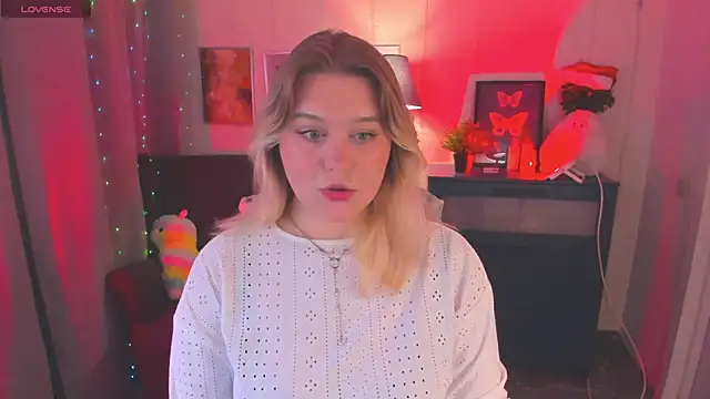 Snapshot of LouiseMous chatting on 1, 12, 2025 LouiseMous online show from 1, 12, 2025