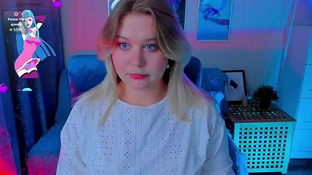 Snapshot of LouiseMous chatting on 3, 12, 2025 LouiseMous online show from 3, 12, 2025