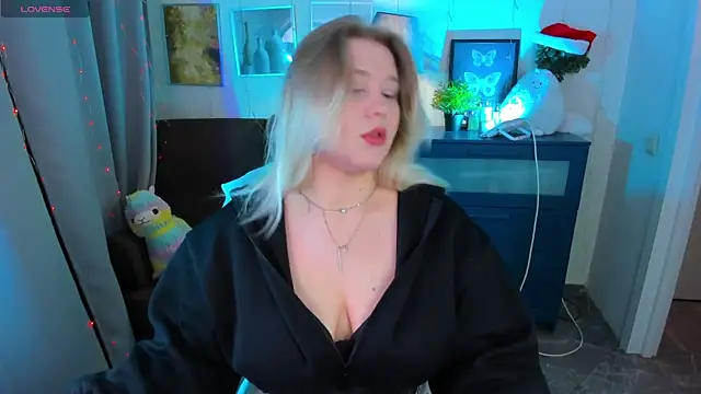 Snapshot of LouiseMous chatting on 10, 1, 2026 LouiseMous online show from 10, 1, 2026
