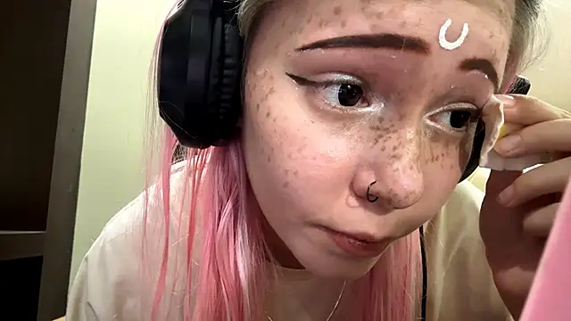 Snapshot of ChanteNovack chatting on 17, 11, 2025 ChanteNovack online show from 17, 11, 2025