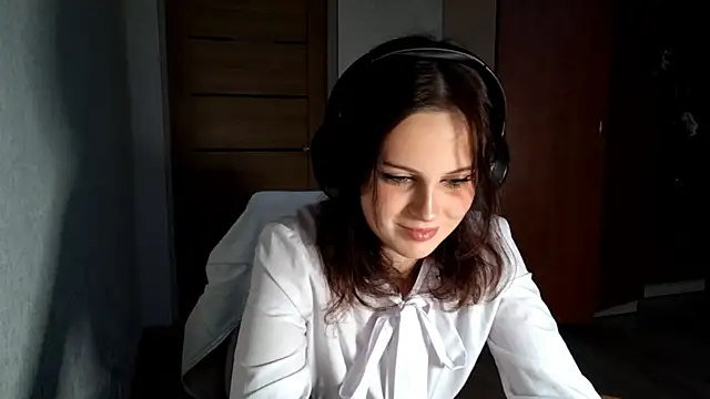 Snapshot of LouiseMarengo chatting on 30, 11, 2025 LouiseMarengo online show from 30, 11, 2025