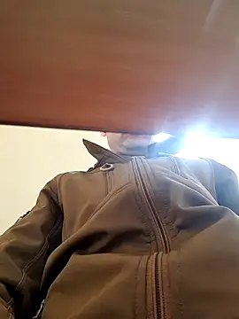 Snapshot of Gregorywhitelegs chatting on 3, 4, 2026 Gregorywhitelegs online show from 3, 4, 2026