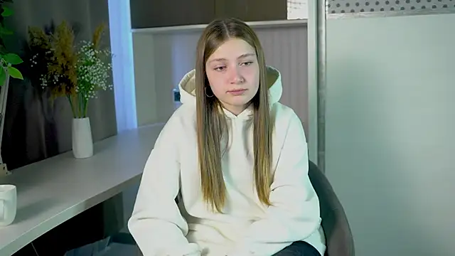 Snapshot of LesaFeldker chatting on 25, 11, 2025 LesaFeldker online show from 25, 11, 2025