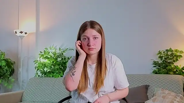 Snapshot of LesaFeldker chatting on 27, 11, 2025 LesaFeldker online show from 27, 11, 2025