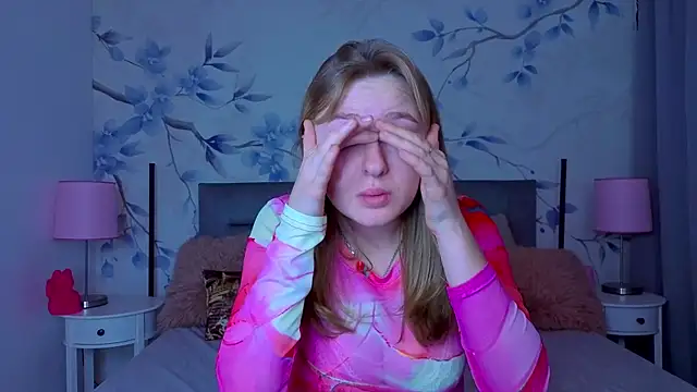 Snapshot of Sweetie_kitty1 chatting on 17, 11, 2025 Sweetie kitty1 online show from 17, 11, 2025