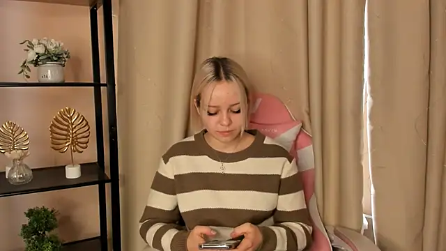 Snapshot of ArdisCiolli chatting on 16, 11, 2025 ArdisCiolli online show from 16, 11, 2025