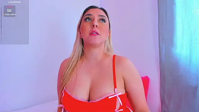 Snapshot of 02_Valery chatting on 20, 11, 2025 02 Valery online show from 20, 11, 2025