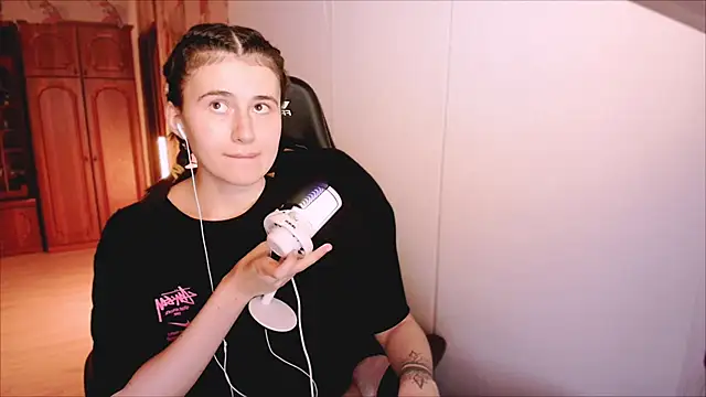 KristinaScott online show from 13, 2, 2026