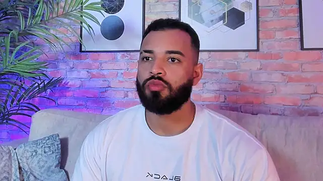 Snapshot of Chris_Varden chatting on 18, 12, 2025 Chris Varden online show from 18, 12, 2025