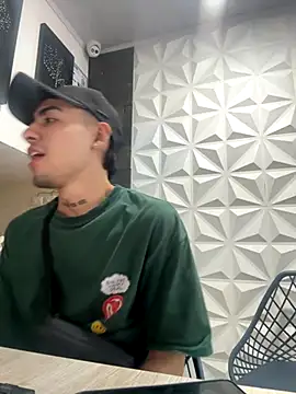 Snapshot of AROMERCURY chatting on 18, 11, 2025 AROMERCURY online show from 18, 11, 2025