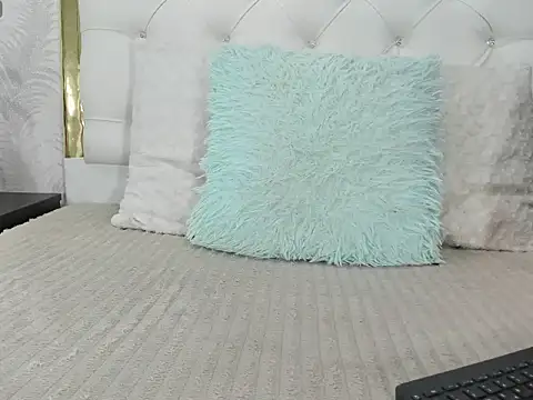 Snapshot of noa-camila chatting on 2, 12, 2025 noa-camila online show from 2, 12, 2025