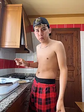 Snapshot of Noah21_ chatting on 22, 12, 2025 Noah21 online show from 22, 12, 2025