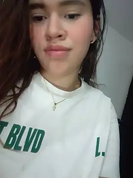 Snapshot of emy_ross_ chatting on 14, 12, 2025 emy ross online show from 14, 12, 2025