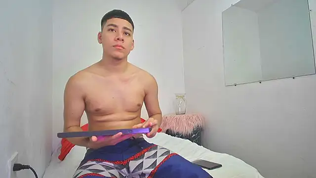 Lucastorrez01 online show from 18, 11, 2025