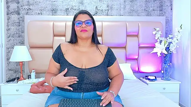 SelennaCooper online show from 5, 12, 2025